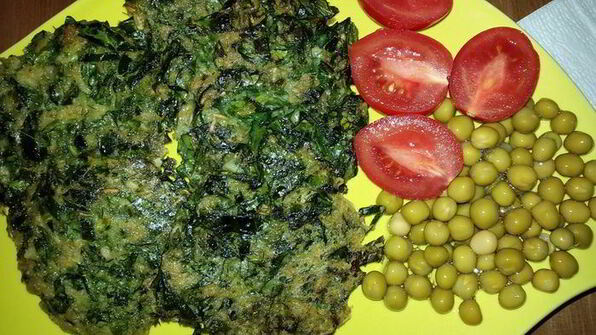 оладьи из листовой капусты с овсяными хлопьями и зеленью