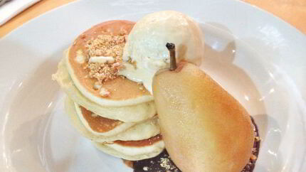 Оладьи на молоке и кефире с грушей