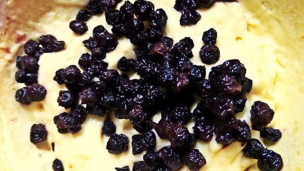 оладьи с черникой и шоколадом