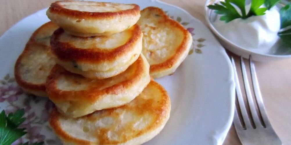 Рецепт оладий с сыром и колбасой