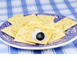 Хрустящие соленые крекеры