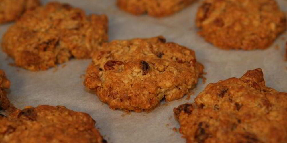 Рецепт овсяного печенья с изюмом и грецкими орехами