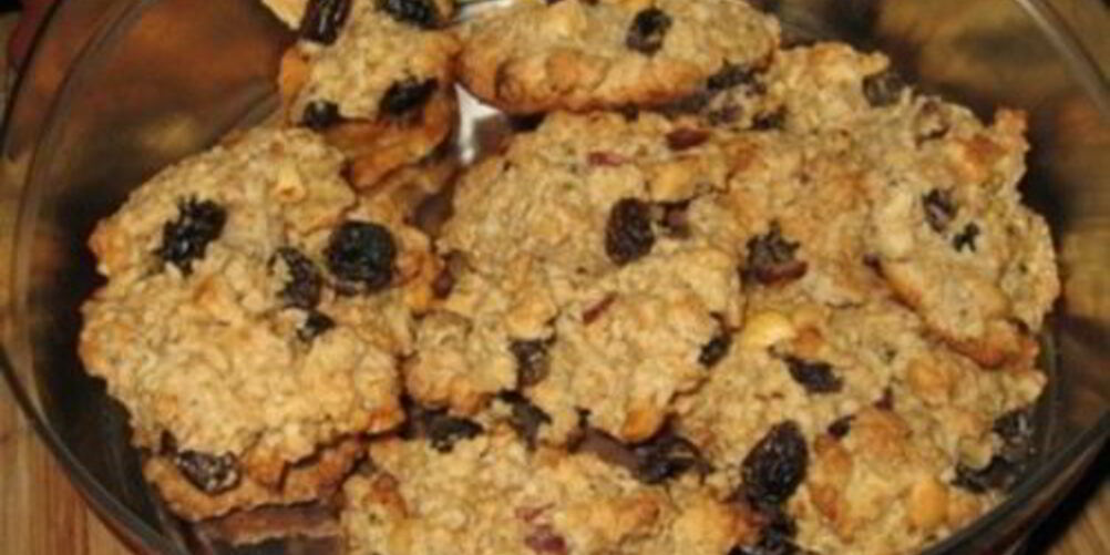 Рецепт овсяного печенья с изюмом, орехами и коньяком