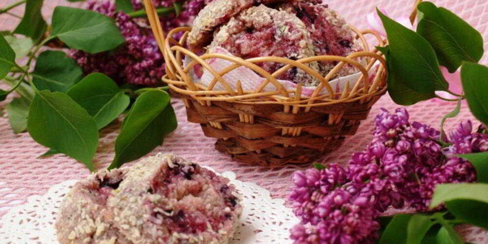 Рецепт песочного печенья с черной смородиной