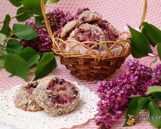 Песочное печенье с черной смородиной