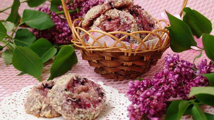 Песочное печенье с черной смородиной