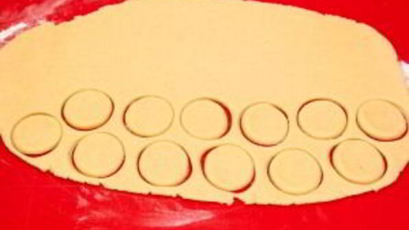 ванильное печенье с джемом и орехами