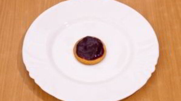 ванильное печенье с джемом и орехами