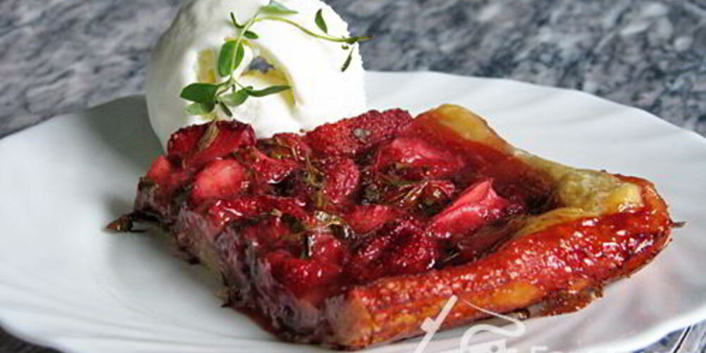 Рецепт клубничного пирога с тимьяном и черным перцем