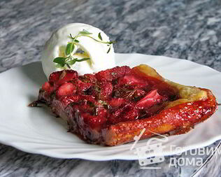 Клубничный пирог с тимьяном и черным перцем