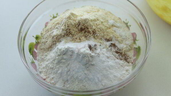 кукурузный пирог со сливой