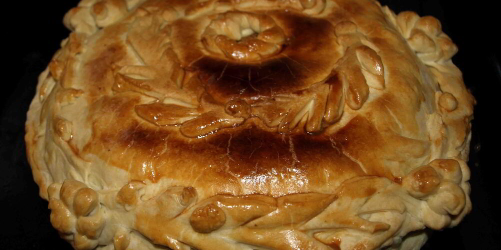 Рецепт курника из слоенного теста с блинами, грибами и курицей