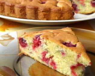 Легкий вишневый пирог