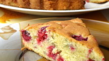 Легкий вишневый пирог