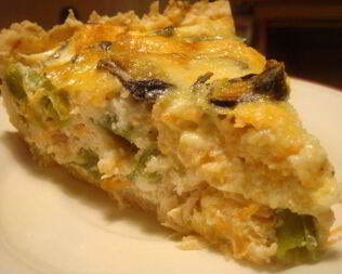 Открытый пирог с семгой, мидиями и стручковой фасолью