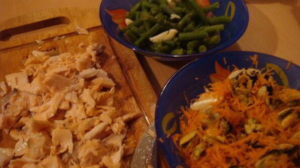 открытый пирог с семгой, мидиями и стручковой фасолью