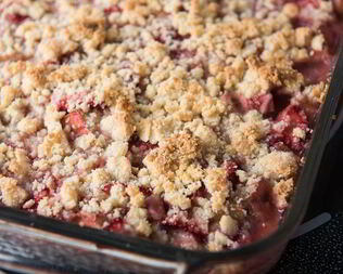 Песочный пирог с ревенем