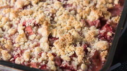 Песочный пирог с ревенем