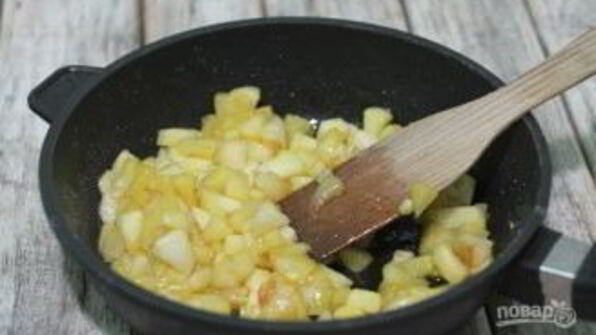 пирог из дрожжевого теста с яблоками