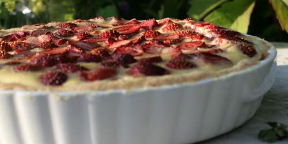 Рецепт пирога из слоеного теста с клубникой