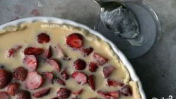 пирог из слоеного теста с клубникой