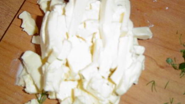 пирог из слоеного теста с творогом и зеленью