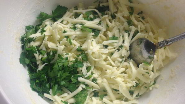 пирог из творожного теста с сыром