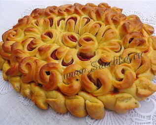 Пирог с колбасой