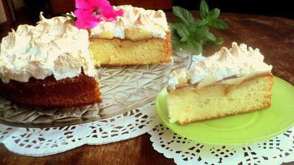пирог с яблоками и меренгой