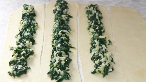 пирог улитка со шпинатом