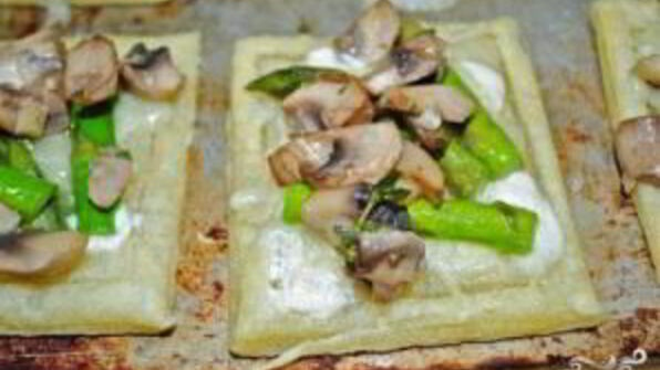 слоеный пирог со спаржей