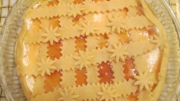 творожно-абрикосовый песочный пирог с абрикосовым джемом