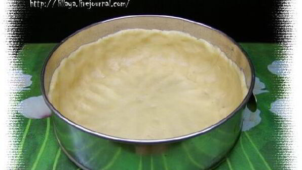 яблочный пирог с миндалем, клюквой и изюмом