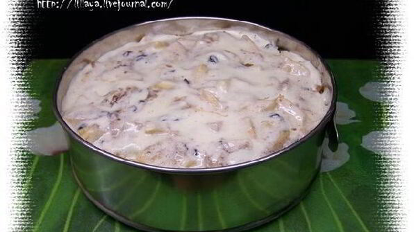 яблочный пирог с миндалем, клюквой и изюмом