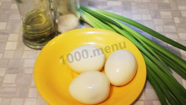 заливной пирог с яйцом и зеленым луком на кефире