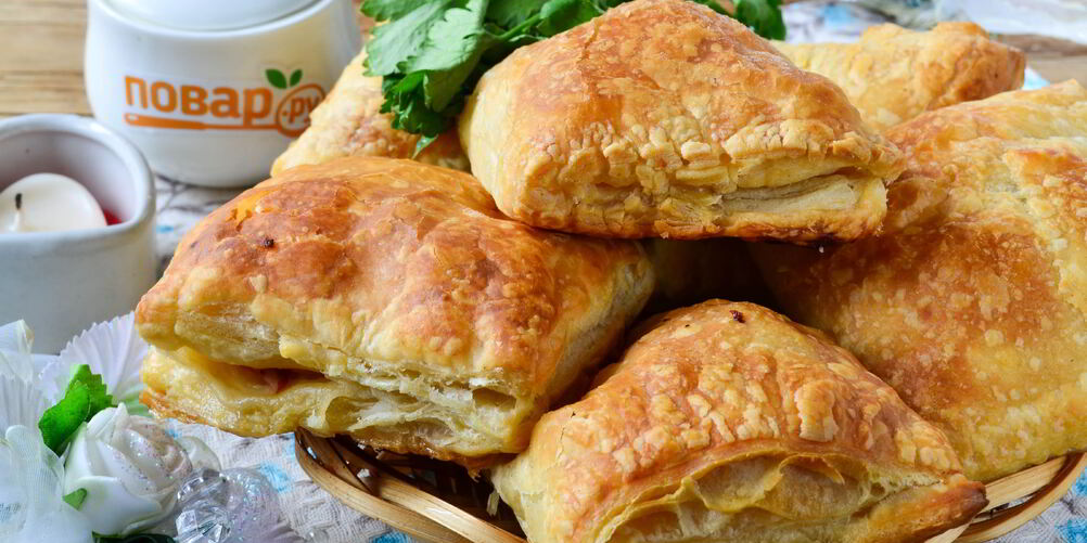 Рецепт быстрых пирожков с цыпленком и помидорами