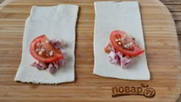 быстрые пирожки с цыпленком и помидорами