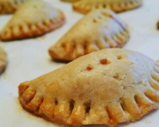 Маленькие пирожки с курицей