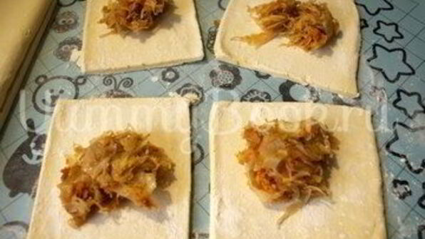 пирожки из слоеного теста