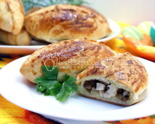 Пирожки с курицей и грибами