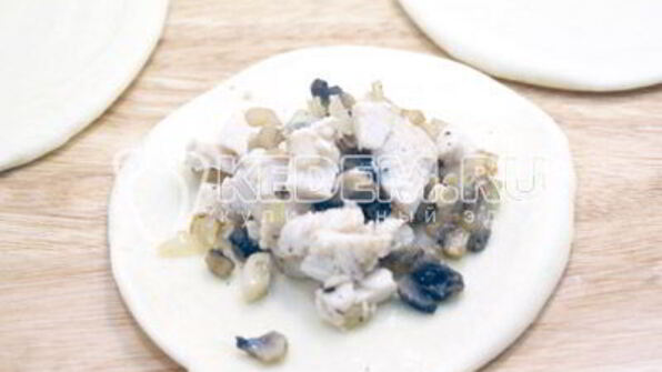 пирожки с курицей и грибами