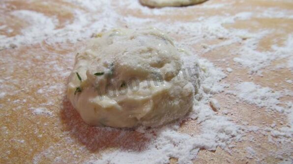 пирожки с курицей на сметане без дрожжей