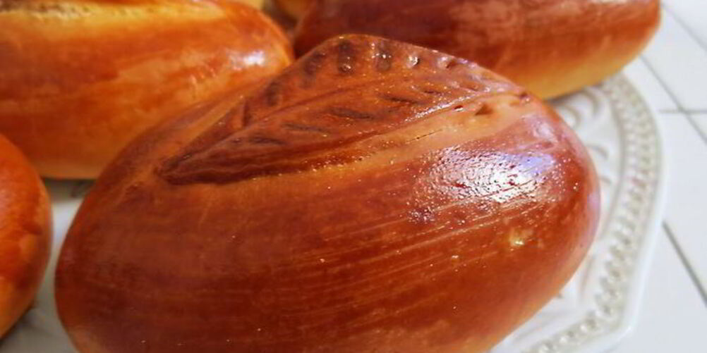 Рецепт пирожков с начинкой из картофельного пюре, лука и бекона