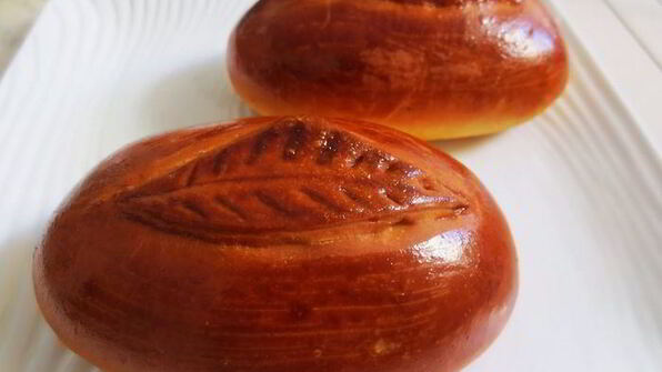 пирожки с начинкой из картофельного пюре, лука и бекона