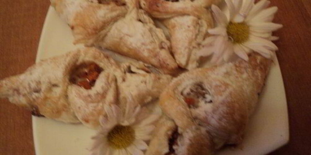 Рецепт пирожков с орехами на слоеном тесте