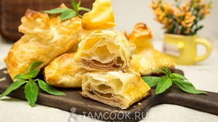 Пирожки с повидлом из слоеного теста