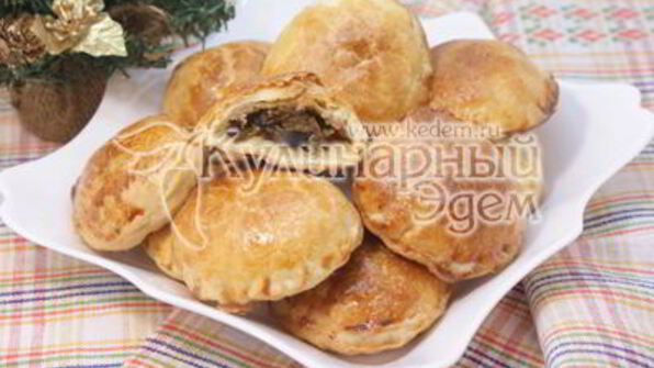 рождественские пирожки с грибами и курицей