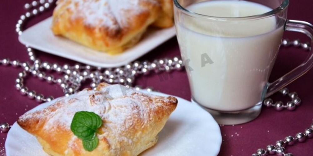 Рецепт слоеных пирожков конвертики с яблоками в духовке