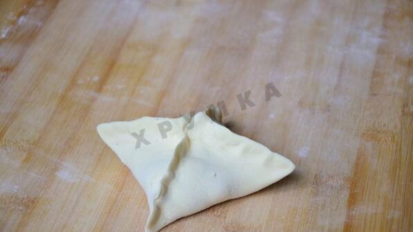 слоеные пирожки конвертики с яблоками в духовке