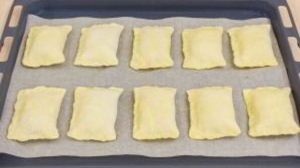 слоеные пирожки с курицей и картофелем